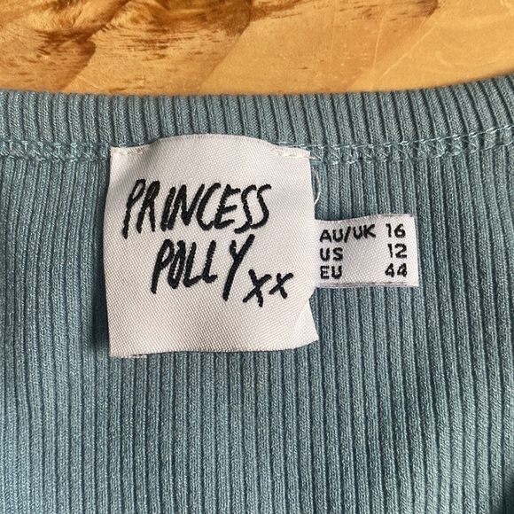 super comfy shirt from princess polly - Picture 2 of 3